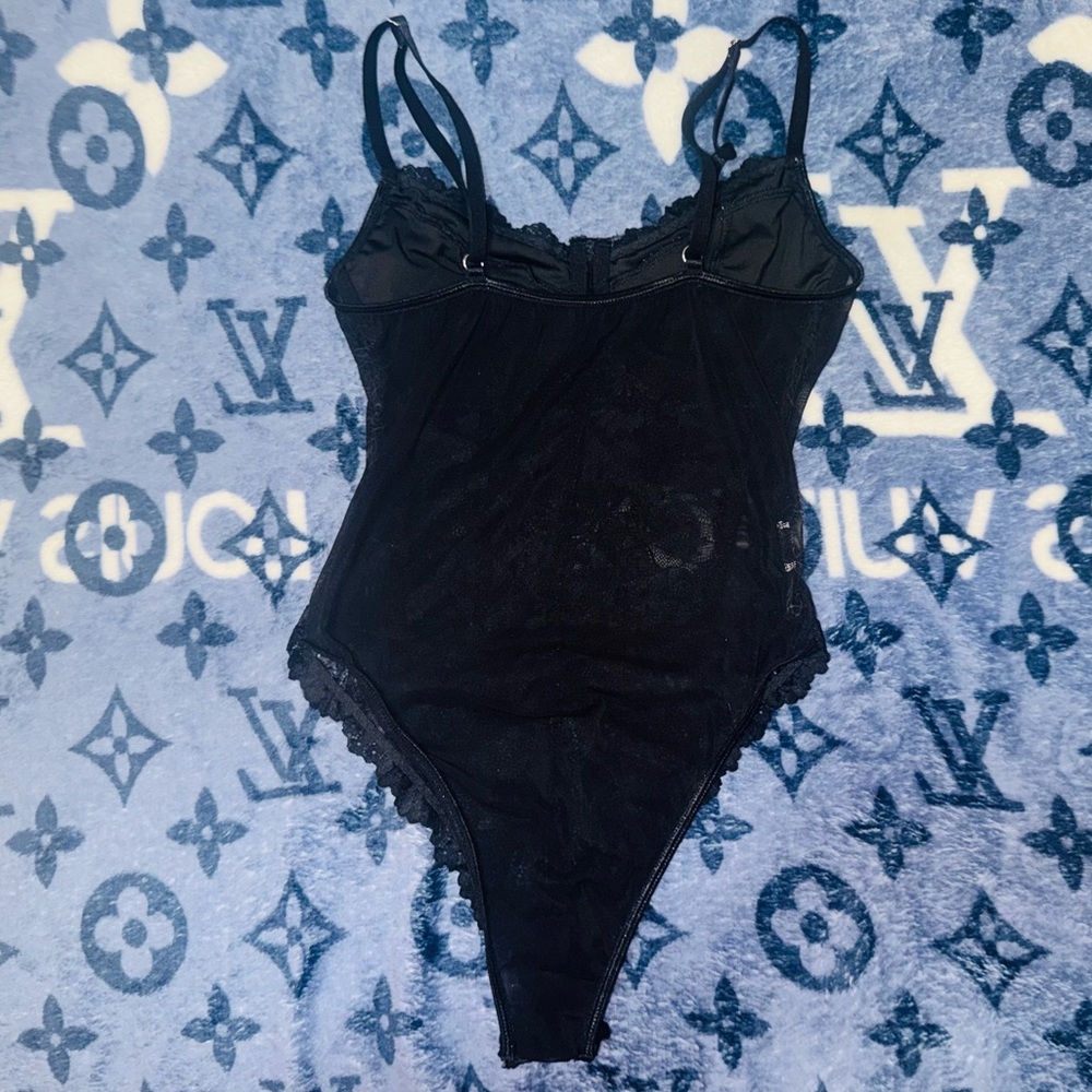 👑 Medium Black Lace Bodysuit - Picture 2 of 7